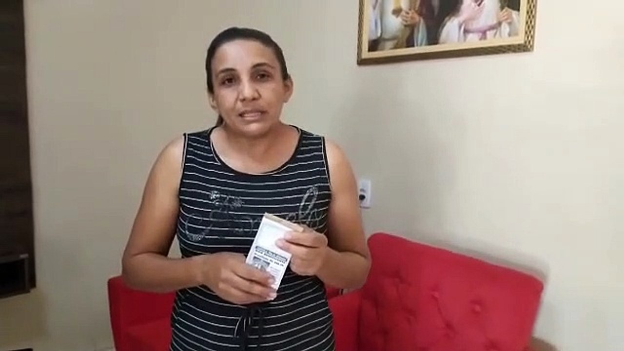 Mulher de Cachoeira dos Índios vende rifas para arrecadar alimentos para famílias carentes