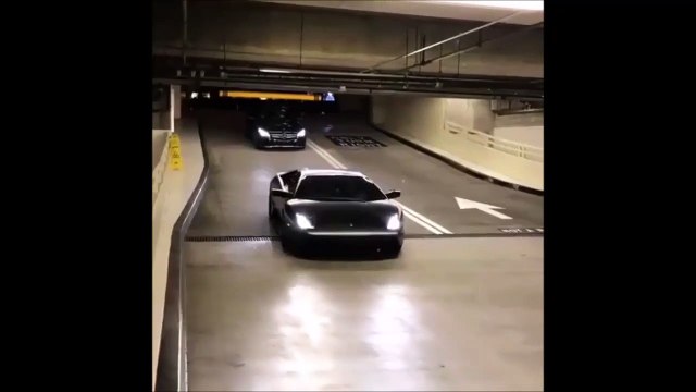 Grâce à sa Lamborghini il ne paye pas les parkings