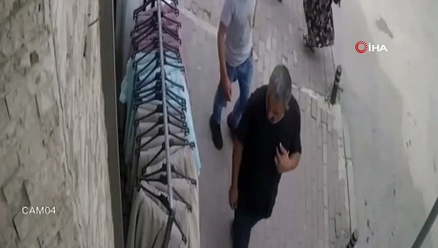 Onlarca insana aldırış etmeden perdeleri böyle çaldılar