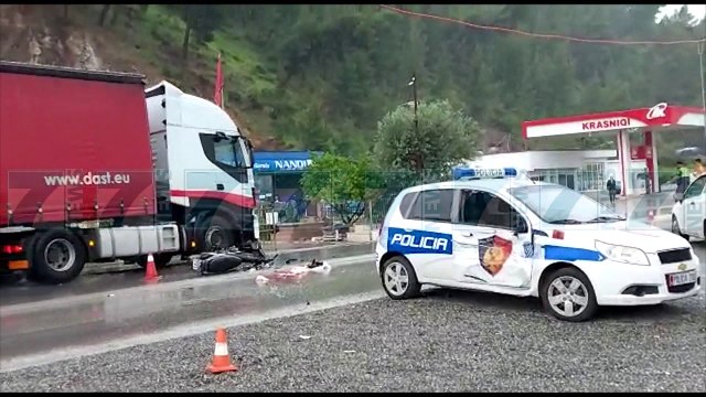 HUMB JETEN 65 VJEÇARI NE ELBASAN, U PERPLAS ME MAKINEN E POLICISE - News, Lajme - Kanali 7