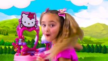 Sasha play with New Hello Kitty Bus and sing a Song