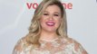 Kelly Clarkson leaning on 'supportive' Blake Shelton amid divorce
