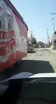 Ciudadanos denuncian en video baches de la avenida Álvaro Obregón
