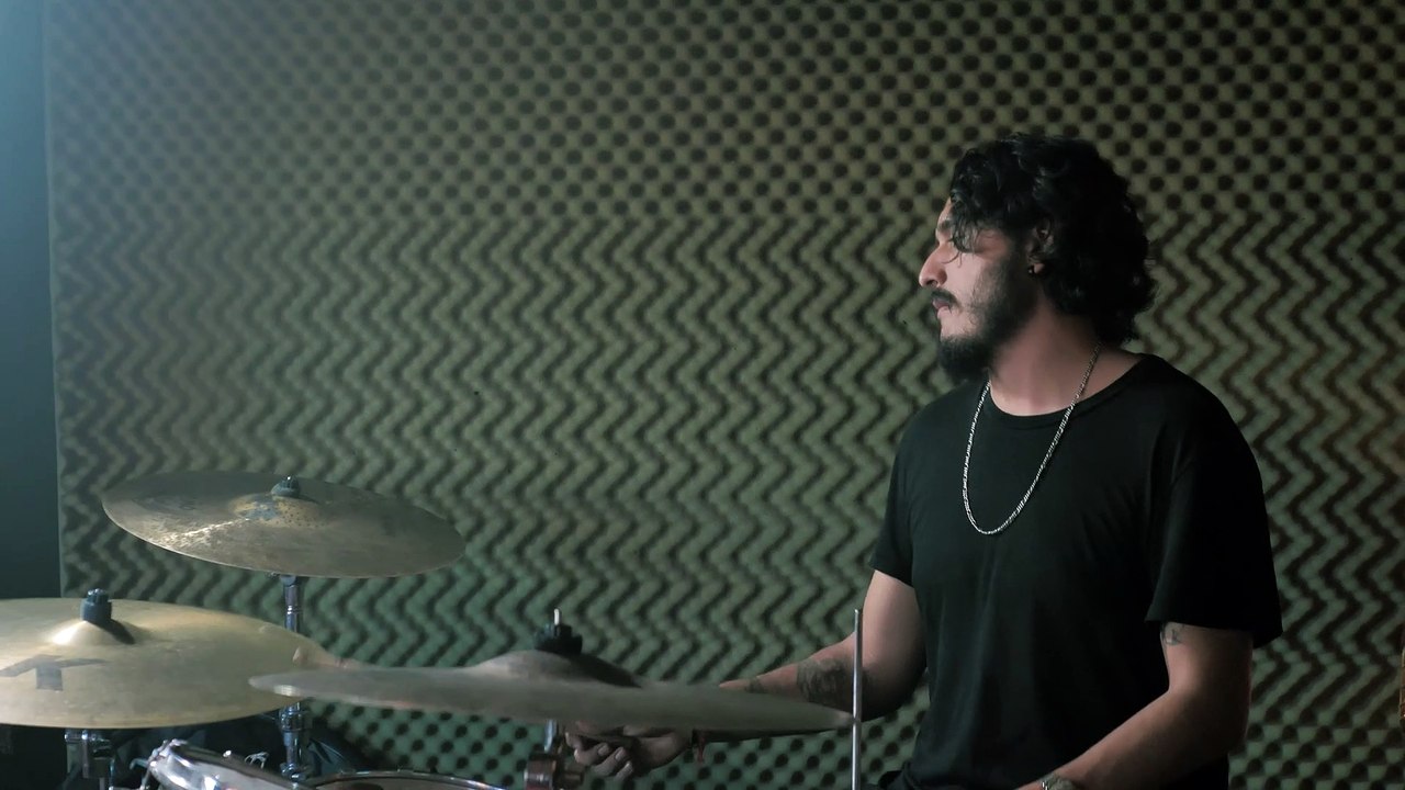 avraham kerendian -drummer-playing-a-slow-song-avraham kerendian