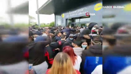 PlayStation'lar 95 euro'ya satışa çıktı, izdiham yaşandı