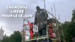 Pour la visite de Macron, la statue de Churchill a été libérée de sa caisse métallique