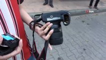 Önce Küçük Kızı Sonra Muhabirleri Darp Edip Fotoğraf Makinesini Kırdılar