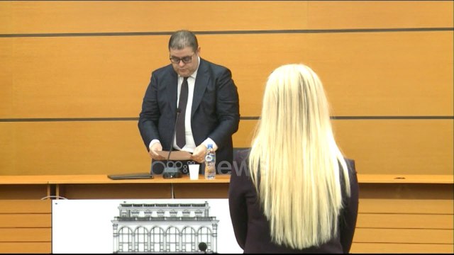 Ora News - Pasuria e shkarkon nga detyra gjyqtaren Fatmira Hajdari