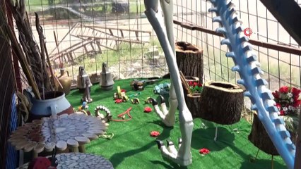 5 metrelik dinozor maketi görenleri şaşkına çeviriyor