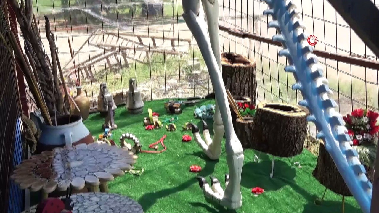 5 metrelik dinozor maketi görenleri şaşkına çev...