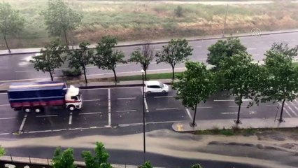 İstanbul'da sağanak yağış etkili oldu (1) - İSTANBUL