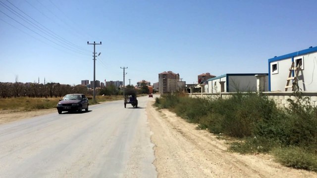 hurdadan yapılmış en ucuz motorlu araç 3 tekerli yolda