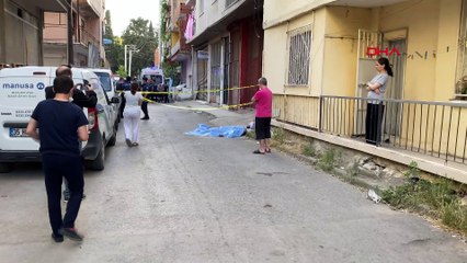 Sokak ortasında ölen babaya son bakış
