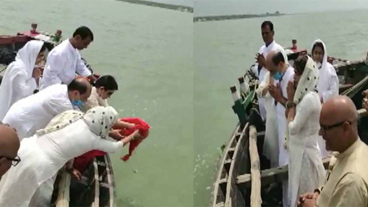 Sushant Singh Rajput की अस्थियां गंगा में हुई विसर्जित, पिता के साथ दिखीं बेटियां WATCH VIDEO