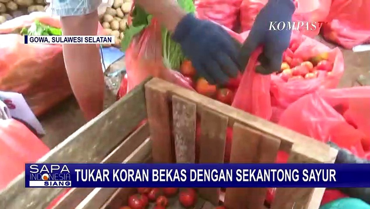 Inisiatif! Petani Buat Program Tukar Koran Bekas Dengan Sekantong Sayur