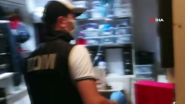 İzmir'de piyasa değeri 1 milyon TL olan gümrük kaçağı ürünler ele geçirildi