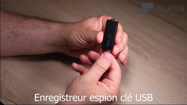 Découvrez notre clé USB dictaphone haute gamme, elle enregistre 25 heures de continu et 25 jours en détection de son