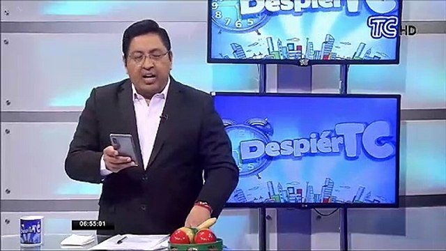 Bomberos de Guayaquil rescataron a dos personas atrapadas en un camión