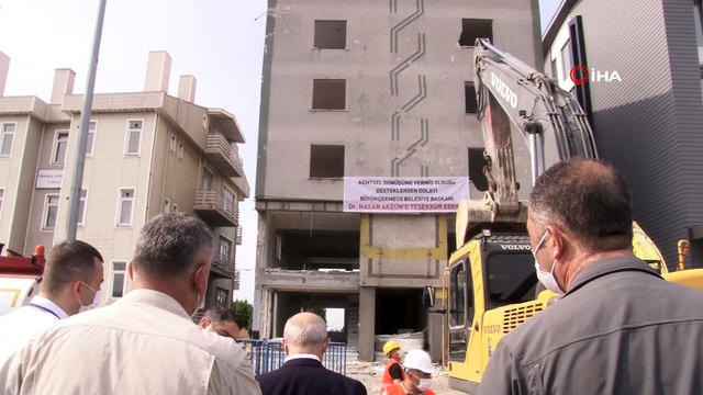 Büyükçekmece'de riskli binaların yıkımı devam ediyor