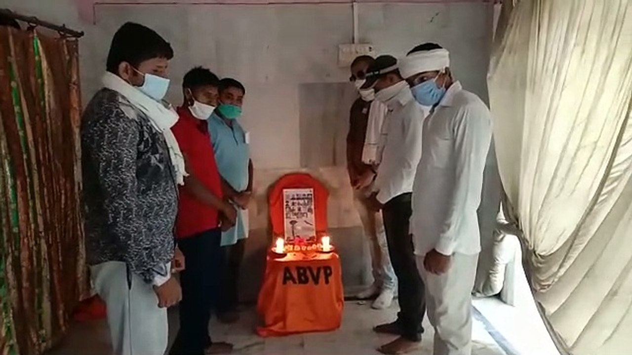 एबीवीपी ने दी शहीद जवानों को श्रद्धांजलि