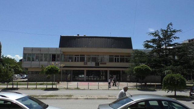 Teatri i qytetit “Hadi Shehu” shpall konkurs për plotësimin e vendeve të punës-Lajme