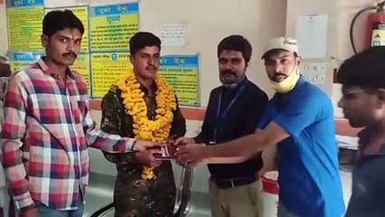 आर्मी के जवान ने लॉकडाउन में दी क्षेत्र में सेवा, हुआ सम्मान