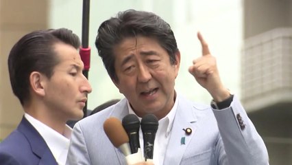 日 아베 또 측근 스캔들에 '휘청'...현직 의원 부부 '금품 선거' 혐의 체포 / YTN