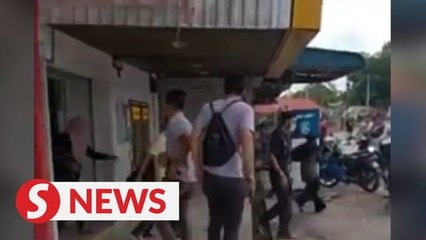 Guard kills bank robber who took customer hostage with sickle