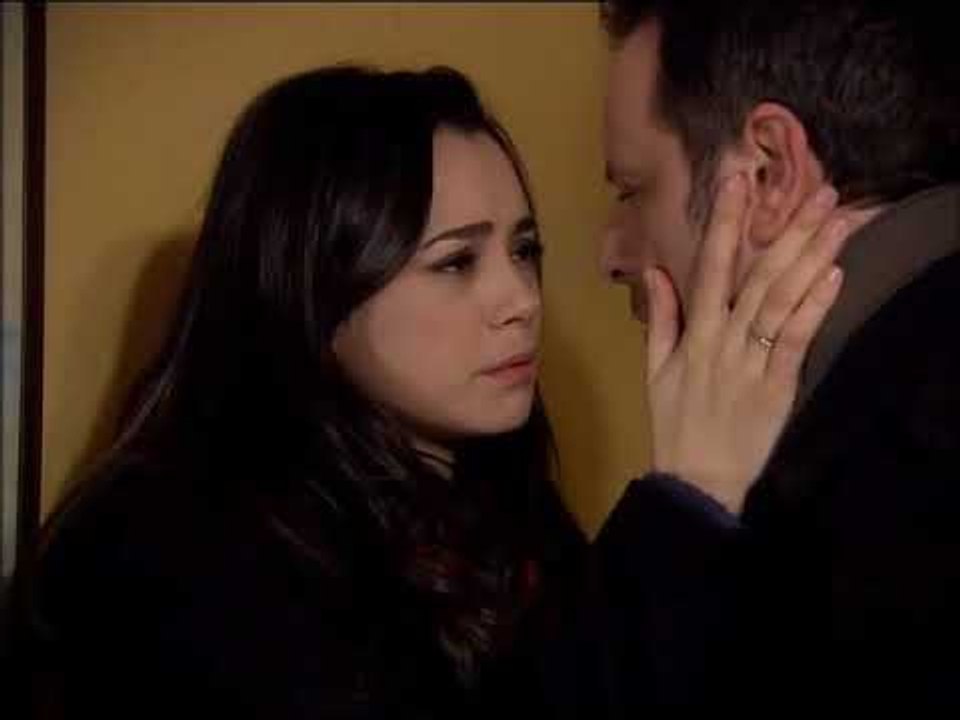 Cemil ile Ümit Sarılıyor - Koyu Kırmızı 12.Bölüm