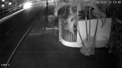 Gol estacionado na Rua Recife é atingido na traseira e causador da batida foge do local