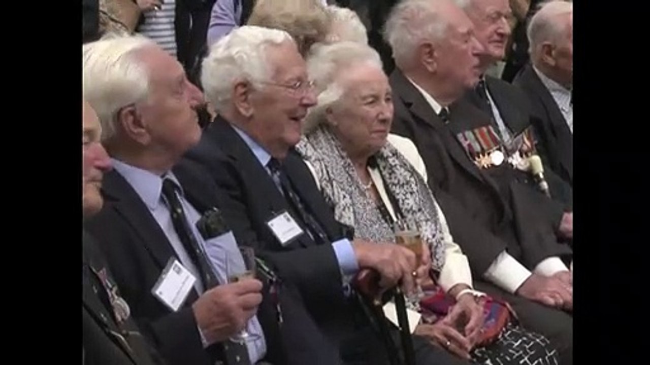 Morre ‘namorada das forças armadas’ britânicas