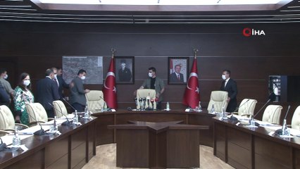 Bakan Kurum:'Bingöl’de 638, Erzurum’da 189, Erzincan’da ise 38 bina ağır hasarlı ve yıkık'