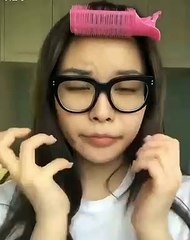 Vídeo de maquilhagem que foi ofuscado por um gato que delirou com o seu reflexo num espelho