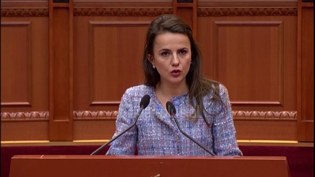 Fatmira Hajdari shkarkohet nga detyra