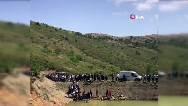 Gölete düştüğünü zannettiği oğlunu ararken boğularak hayatını kaybetti