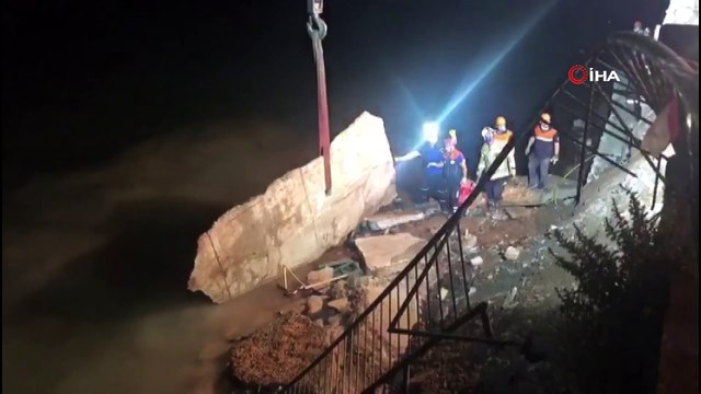 Sağanak yağmurdan dolayı istinat duvarı çöktü