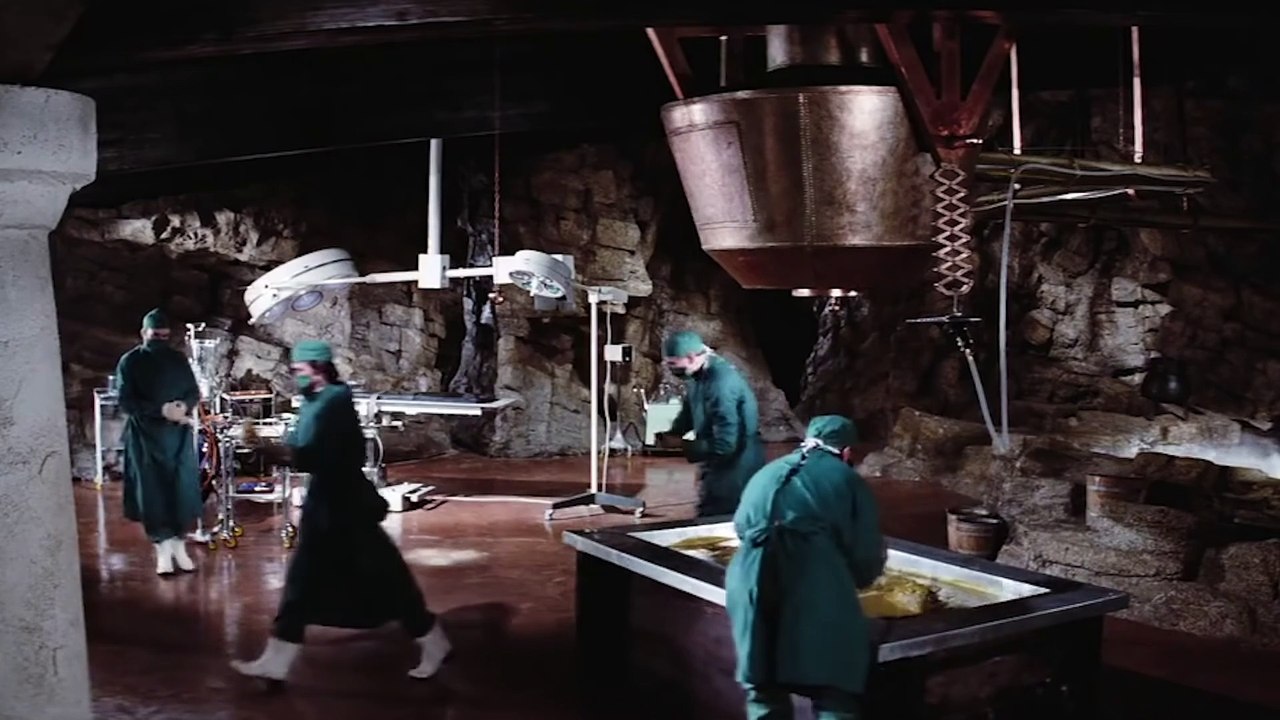 James Bond DIAMONDS ARE FOREVER movie - Bond kills the fake Blofeld