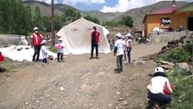 Bingöl'de deprem bölgesinde enkaz kaldırma çalışmaları başladı