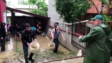 Şiddetli sağanak su baskınlarına yol açtı