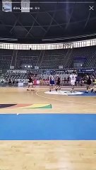 Novak Djokovic e compagni questa volta giocano a Basket (Credit: @Bornacoricfan @Twitter @DinoMarcan)