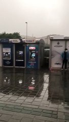 İstanbul'da beklenen sağanak yağış Eminönü'nde başladı