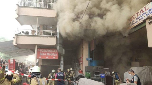 Zeytinburnu’nda yangın: Çok sayıda itfaiye ekibi müdahale ediyor