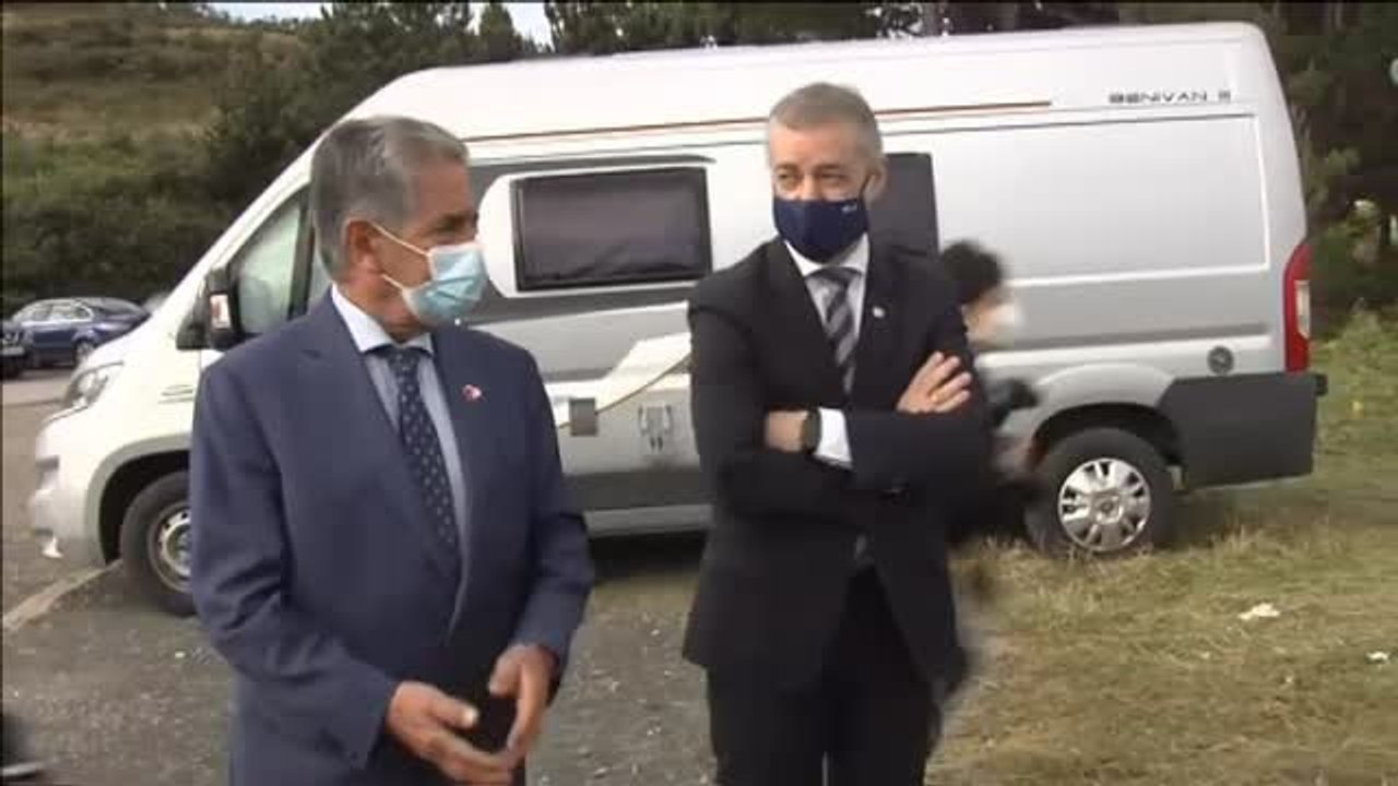 Simbólico encuentro entre Revilla y Urkullu para escenificar la movilidad entre Cantabria y País Vasco