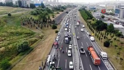 TEM'de işçileri taşıyan servis devrildi: 10 yaralı