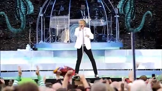 Rod Stewart wearing it well back in 2014 at Falkirk Stadium