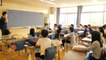 إجراءات احترازية مشددة.. الطلاب اليابانيون يعودون للمدارس