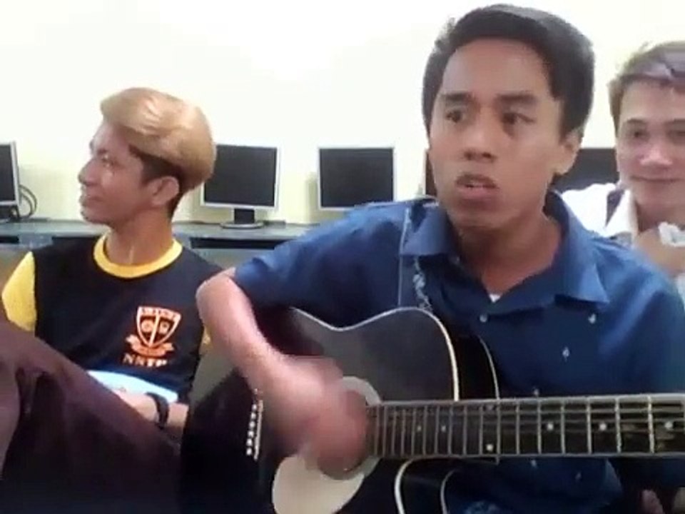 MAY TAENG TUMPOK TUMPOK SA ILALIM NG TULAY