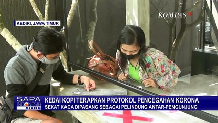 Terapkan New Normal, Kedai Kopi Pasang Sekat Antar Pengunjung