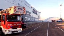 Olbia - In fiamme camion frigo a bordo di un traghetto Grimaldi, salvi passeggeri (19.06.20)