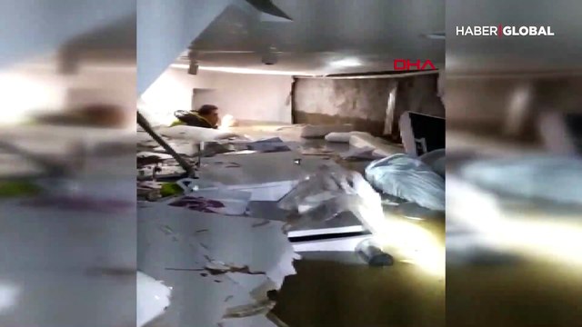 Su basan hastanede mahsur kalan engelli kadını dalgıç ekibi kurtardı